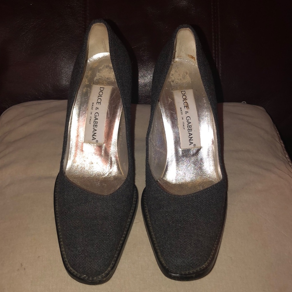 Dolce and gabbana 3 inch grey pumps.